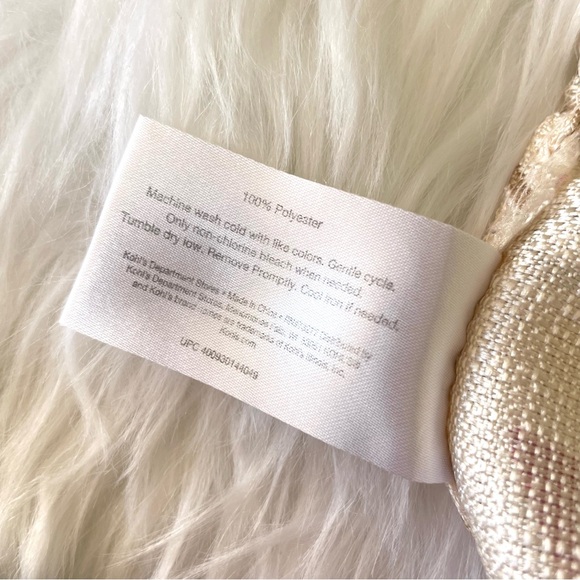 St. Nicholas Square Christmas Poinsettia Woven Tablecloth Rectangular 82 x 58 - Picture 7 of 8